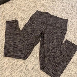 LIKE NEW! LuluLemon Wunder Under Leggings sz 6